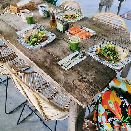 Lambo Homestay Waikabubak Εξωτερικό φωτογραφία